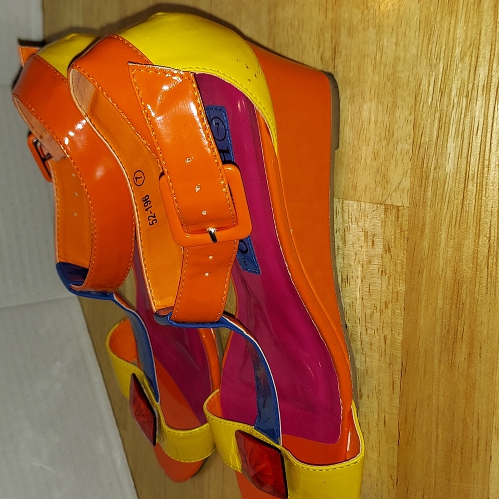 Vintage Bucco multicolor open toe‎ wedges Size 7